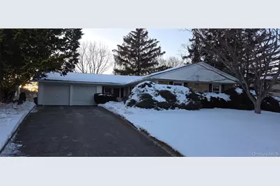 8 Royalston Lane, South Setauket, NY 11720 - Photo 2