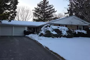 8 Royalston Ln, South Setauket, NY 11720 - Photo 2