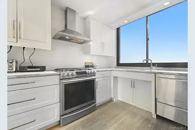 27110 Grand Central Parkway #25N, Floral Park, NY 11005 - Photo 18