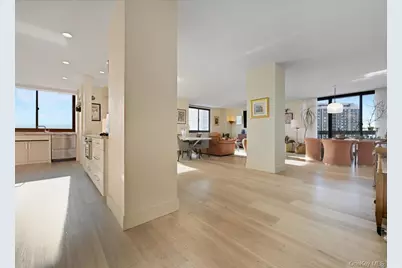 27110 Grand Central Parkway #25N, Floral Park, NY 11005 - Photo 4