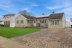 38 Bacon Ln, Babylon, NY 11702 - Photo 2