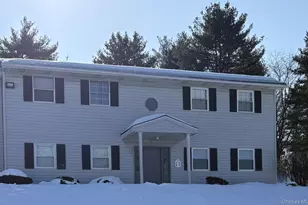 7 Ivy Ct, Fishkill, NY 12524 - Photo 2