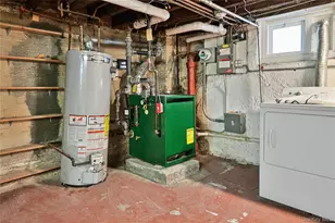 65-37 77th Pl, Middle Village, NY 11379 - Photo 22