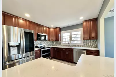 44 Bruce Lane, Westbury, NY 11590 - Photo 4