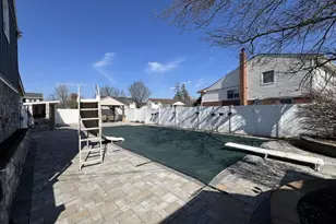 44 Bruce Ln, Westbury, NY 11590 - Photo 22