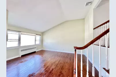 44 Bruce Lane, Westbury, NY 11590 - Photo 2