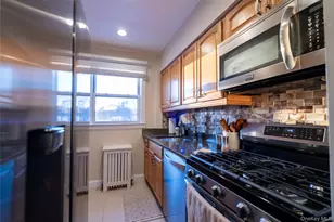 12 Edwards St, Roslyn Heights, NY 11577 - Photo 10