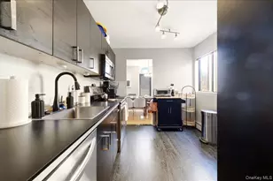 14 Granada Crescent, White Plains, NY 10603 - Photo 2