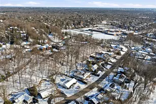 75 Mimosa Dr, East Hills, NY 11576 - Photo 4