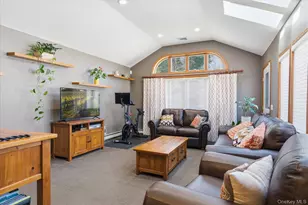 8 Natalie Ct, Ronkonkoma, NY 11779 - Photo 16