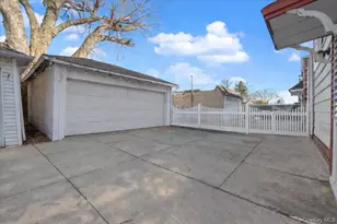 69-15 69th St, Glendale, NY 11385 - Photo 24