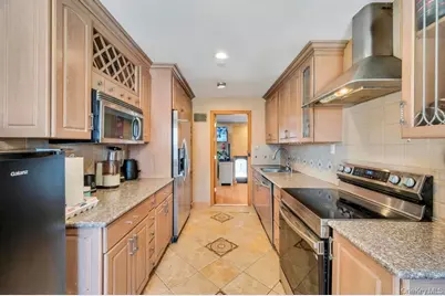 2 Valley Greens Drive, Valley Stream, NY 11581 - Photo 8