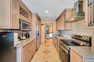 2 Valley Greens Dr, Valley Stream, NY 11581 - Photo 8