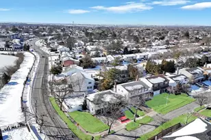 2 Valley Greens Dr, Valley Stream, NY 11581 - Photo 22