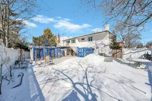 2 Valley Greens Dr, Valley Stream, NY 11581 - Photo 32