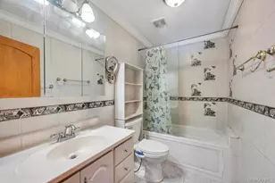 2 Valley Greens Dr, Woodmere, NY 11581 - Photo 16