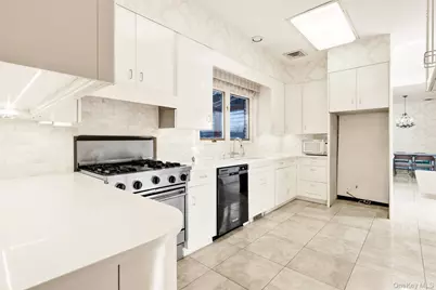 305 S Grandview Avenue, Monsey, NY 10952 - Photo 20