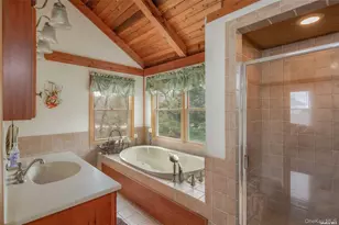 48 Oakhurst Rd, Hampton Bays, NY 11946 - Photo 18