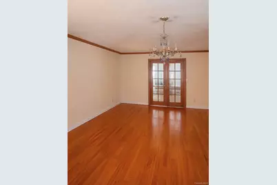 122 Rockaway Parkway, Valley Stream, NY 11580 - Photo 8