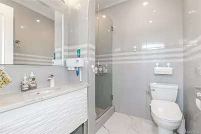 66 Essex Road, Great Neck, NY 11023 - Photo 14