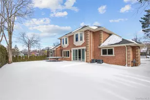 66 Essex Rd, Great Neck, NY 11023 - Photo 4