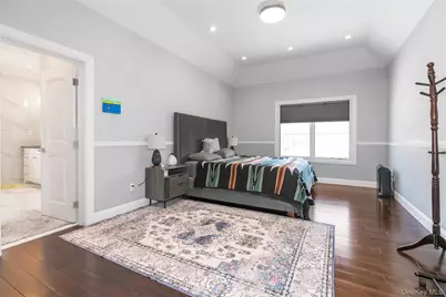 66 Essex Road, Great Neck, NY 11023 - Photo 18