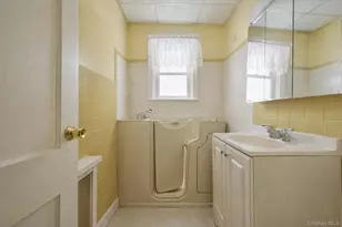 120-15 195th St, Saint Albans, NY 11412 - Photo 6