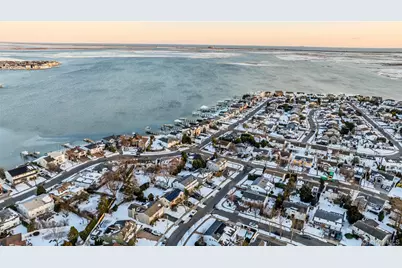 1981 Cynthia Lane, Merrick, NY 11566 - Photo 32