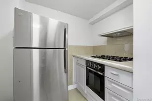 266 Pelham Rd, New Rochelle, NY 10805 - Photo 18