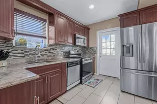 240-15 Mayda Rd, Rosedale, NY 11422 - Photo 8