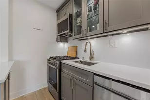 640 Pelham Rd, New Rochelle, NY 10805 - Photo 4