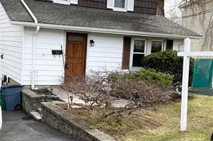 34 Mountain View Ave, Pearl River, NY 10965 - Photo 2