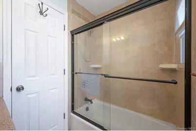 840 Jerusalem Avenue, Merrick, NY 11566 - Photo 12