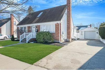 840 Jerusalem Avenue, Merrick, NY 11566 - Photo 2