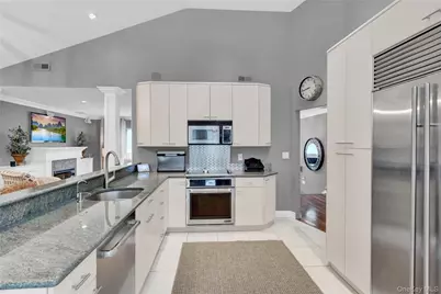 512 Links Drive E, Oceanside, NY 11572 - Photo 2