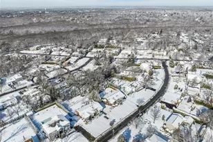 61 Hofstra Dr, Plainview, NY 11803 - Photo 36