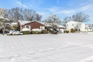 61 Hofstra Dr, Plainview, NY 11803 - Photo 2