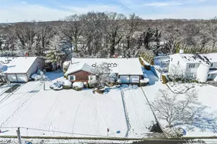 61 Hofstra Dr, Plainview, NY 11803 - Photo 34