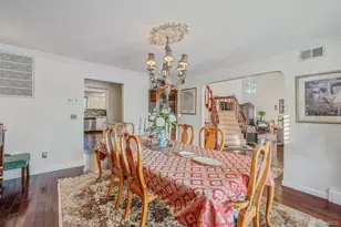 10 Alpine Ct, Smithtown, NY 11787 - Photo 18