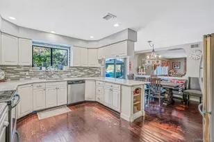 10 Alpine Ct, Smithtown, NY 11787 - Photo 16