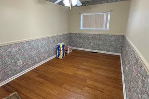 281 Graff Ave, Bronx, NY 10465 - Photo 4