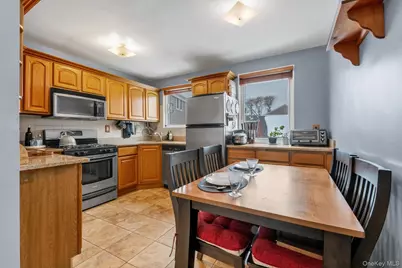 218-01 68 Ave #1Floor, Oakland Gardens, NY 11364 - Photo 6