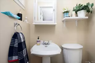 111 Jerusalem Ave, Massapequa, NY 11758 - Photo 16