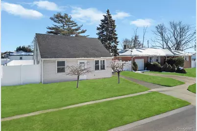 1333 5th Avenue, Bay Shore, NY 11706 - Photo 2