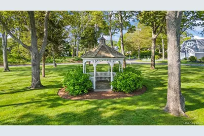 15 Oak Lane, Hampton Bays, NY 11946 - Photo 32