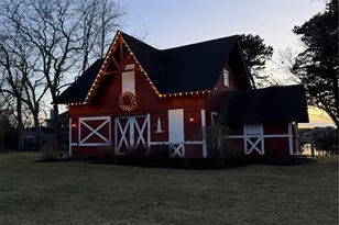 15 Oak Ln, Hampton Bays, NY 11946 - Photo 38