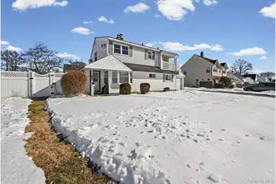 190 Meridian Road, Levittown, NY 11756 - Photo 2