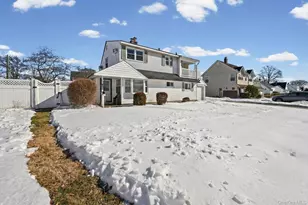 190 Meridian Rd, Levittown, NY 11756 - Photo 2