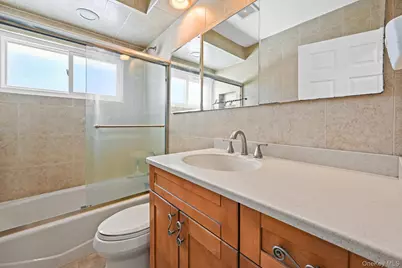 190 Meridian Road, Levittown, NY 11756 - Photo 16