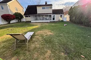 23 Tiptop Ln, Hicksville, NY 11801 - Photo 2